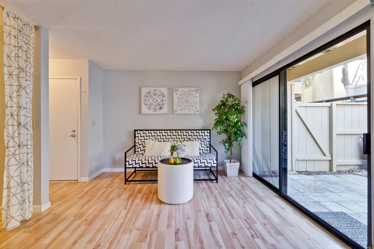 Detail Gallery Image 1 of 1 For 988 Kiely Blvd #E,  Santa Clara,  CA 95051 - 1 Beds | 1 Baths