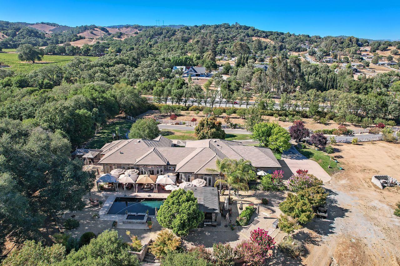 5000 Hecker Pass Rd, Gilroy, CA 95020 4 Beds 4/1 Baths