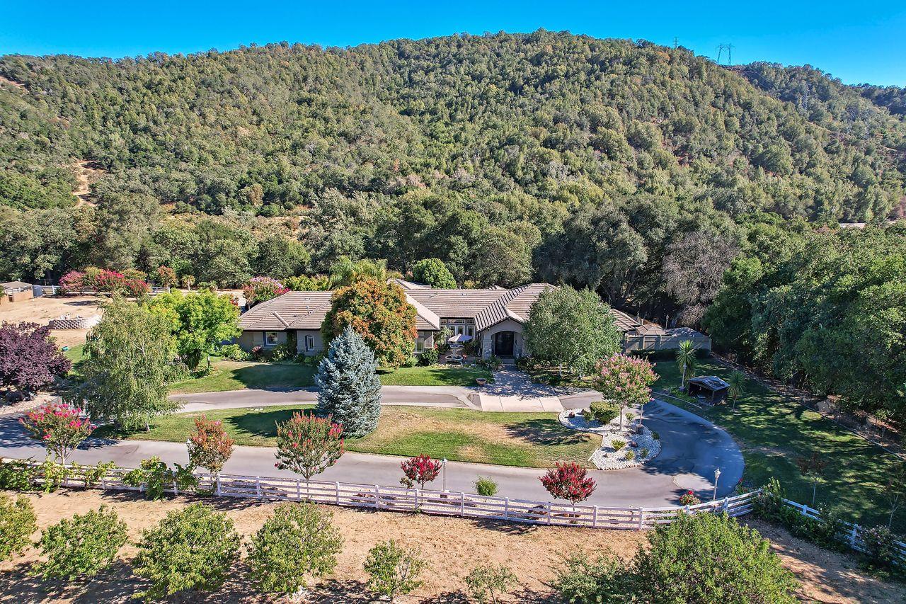 5000 Hecker Pass Rd, Gilroy, CA 95020 4 Beds 4/1 Baths