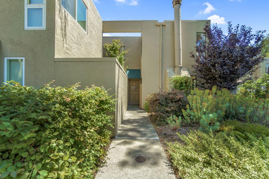 Detail Gallery Image 1 of 1 For 2001 Alameda De Las Pulgas #174,  San Mateo,  CA 94403 - 3 Beds | 2 Baths