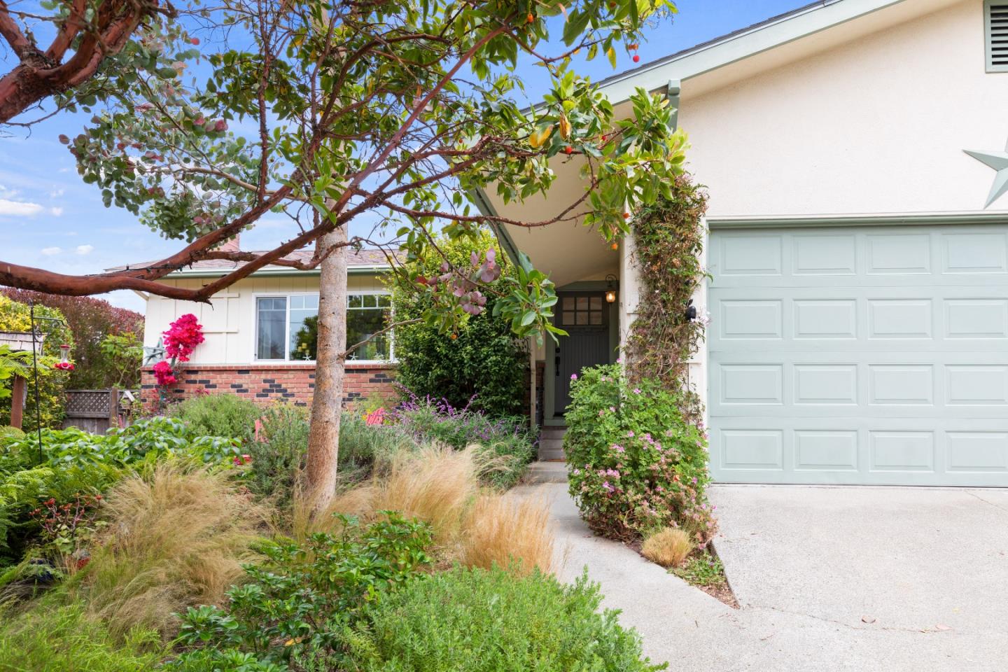 910 Beauford Pl, Pacific Grove, CA 93950 3 Beds 2 Baths (Sold