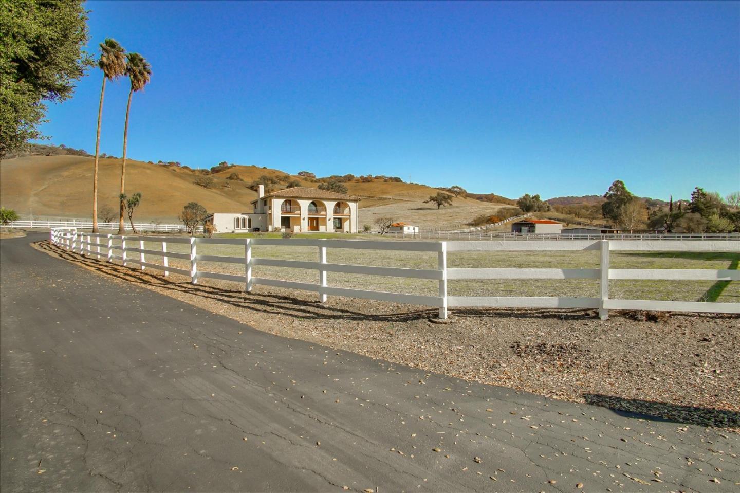 Detail Gallery Image 1 of 1 For 6960 Vista Del Sol, Gilroy,  CA 95020 - 5 Beds | 2/1 Baths