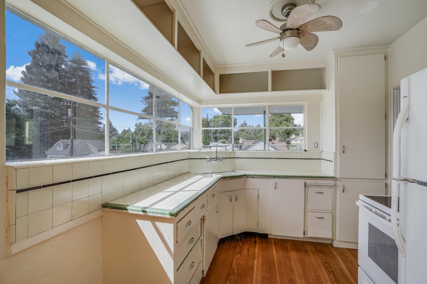 1660 Laurel Street, SAN CARLOS, California 94070, ,Comm Industrial For Sale,For Sale,Laurel Street,40965400