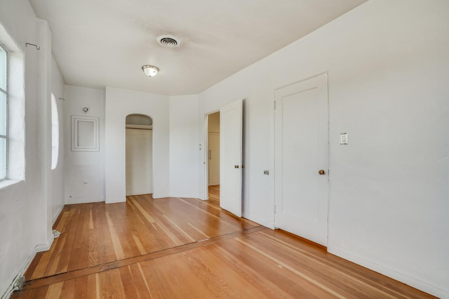 1660 Laurel Street, SAN CARLOS, California 94070, ,Comm Industrial For Sale,For Sale,Laurel Street,40965400