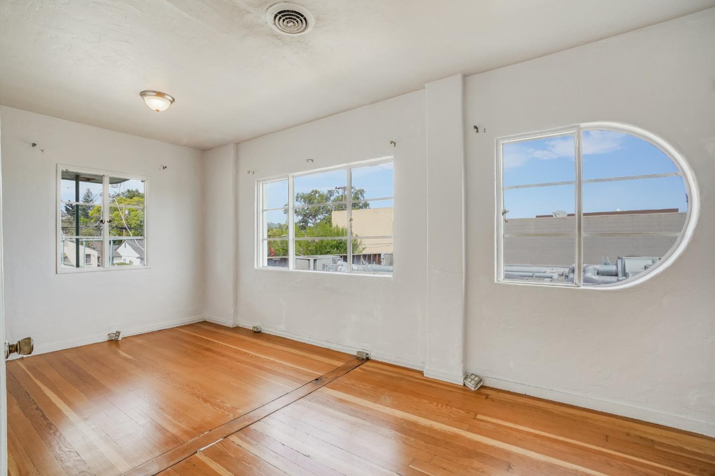 1660 Laurel Street, SAN CARLOS, California 94070, ,Comm Industrial For Sale,For Sale,Laurel Street,40965400