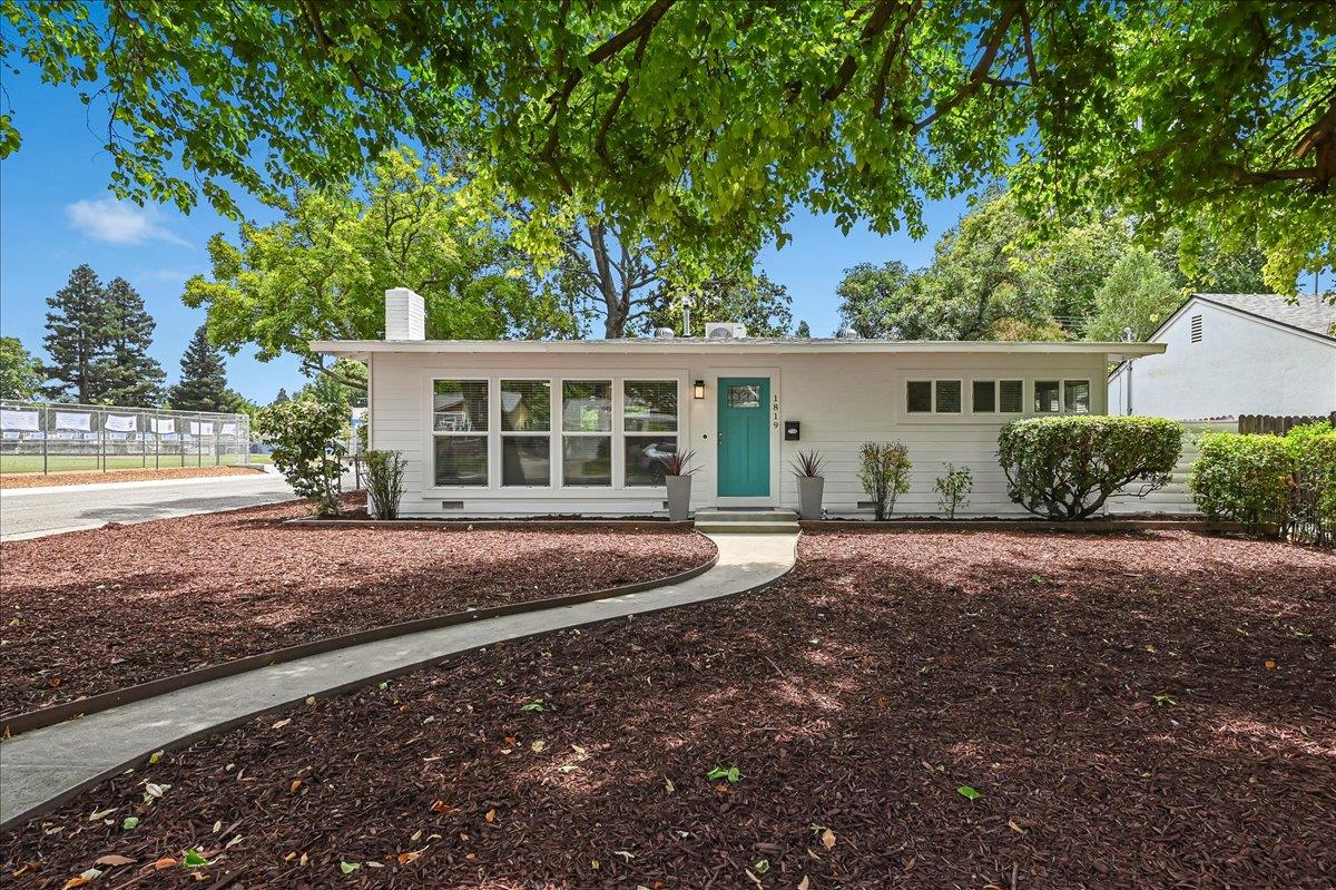 Detail Gallery Image 1 of 1 For 1819 Delaware Ave, West Sacramento,  CA 95691 - 2 Beds | 1 Baths