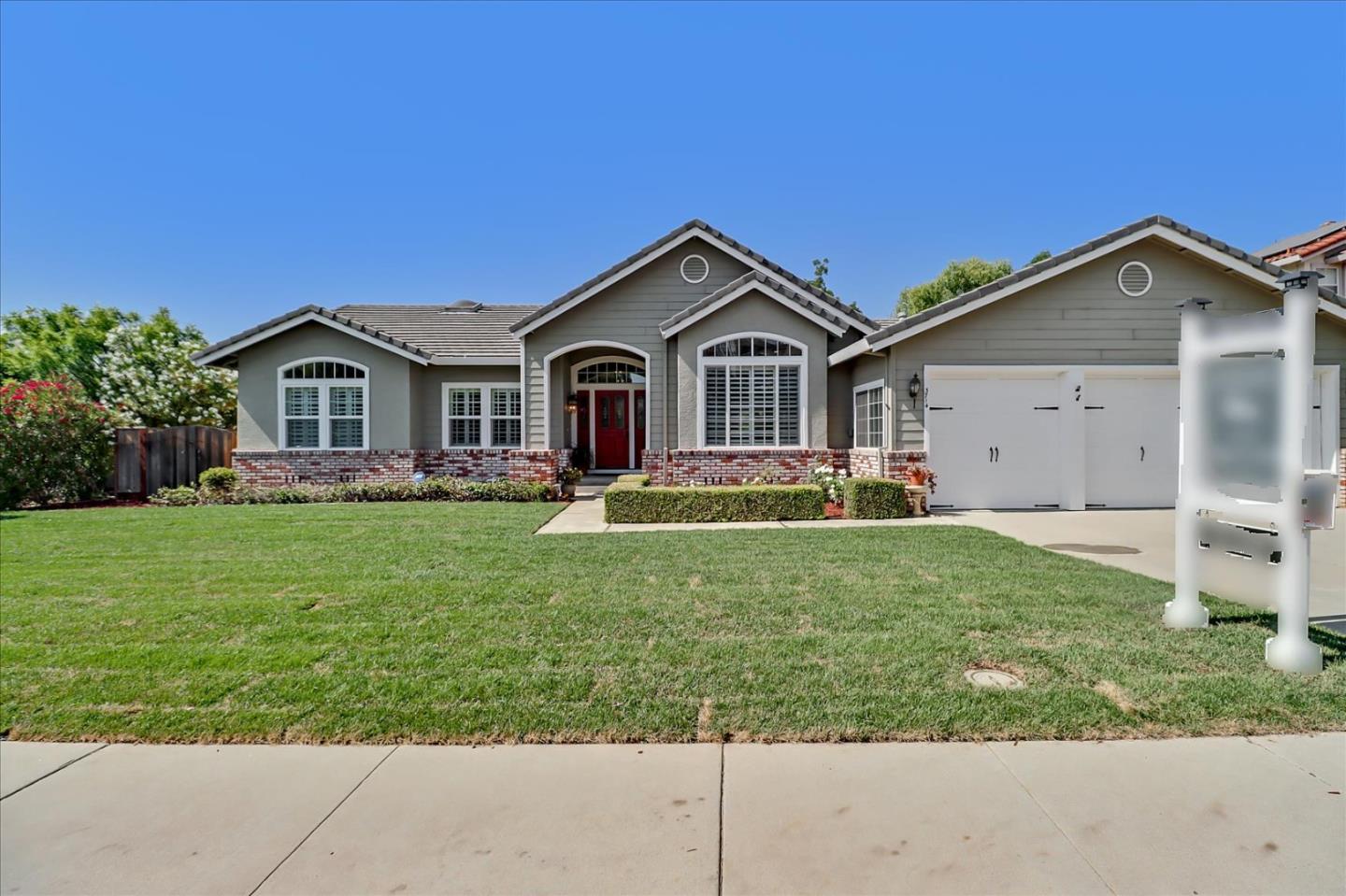 Detail Gallery Image 1 of 1 For 3714 Meadowlands Ln, San Jose,  CA 95135 - 4 Beds | 2/1 Baths