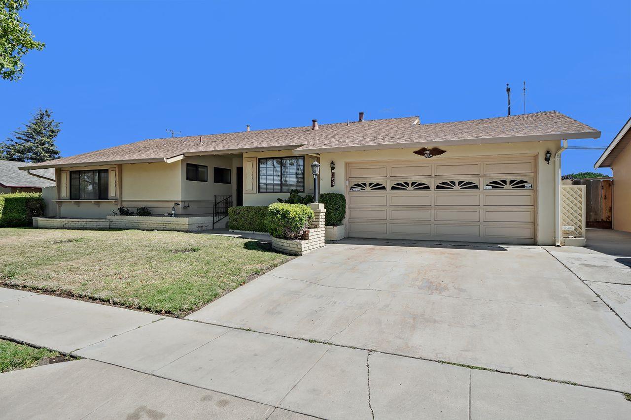 Detail Gallery Image 1 of 1 For 134 Chaucer Dr, Salinas,  CA 93901 - 4 Beds | 3/1 Baths