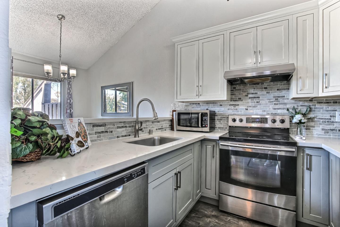484 Coyote Creek Cir, San Jose, CA 95116 - 2 Beds | 2 Baths (Sold
