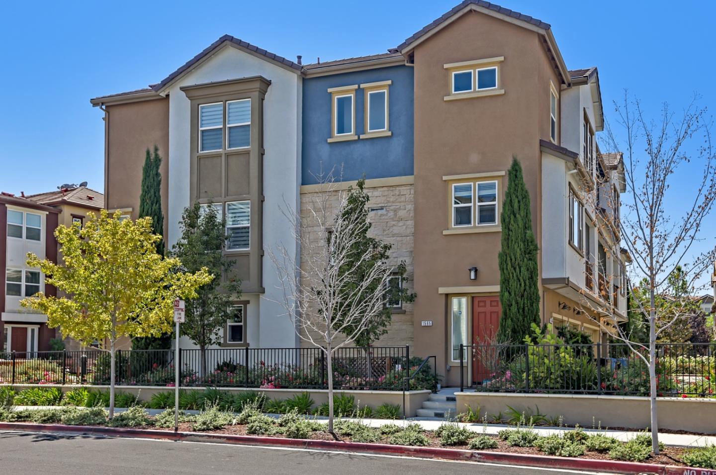 Detail Gallery Image 1 of 1 For 1565 Bond St, Milpitas,  CA 95035 - 2 Beds | 2/1 Baths