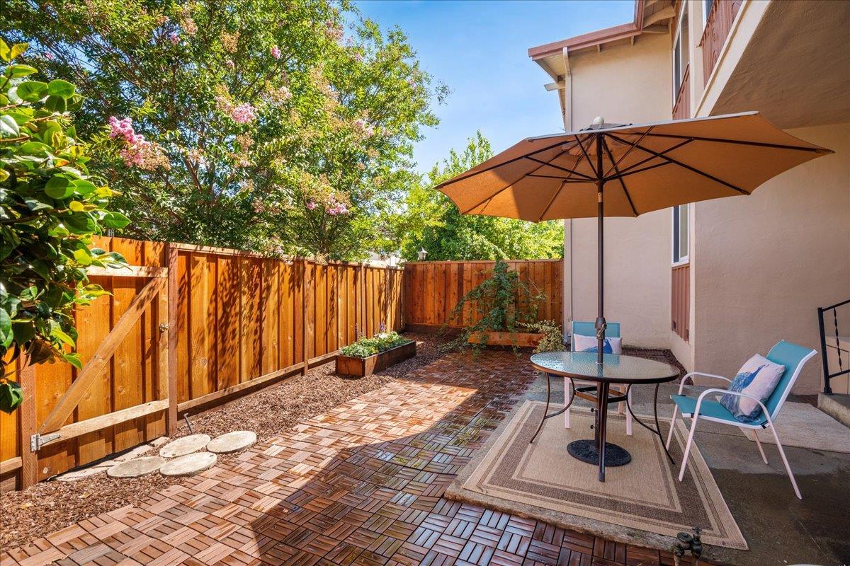 Detail Gallery Image 1 of 1 For 1373 Phelps Ave #6,  San Jose,  CA 95117 - 3 Beds | 2 Baths