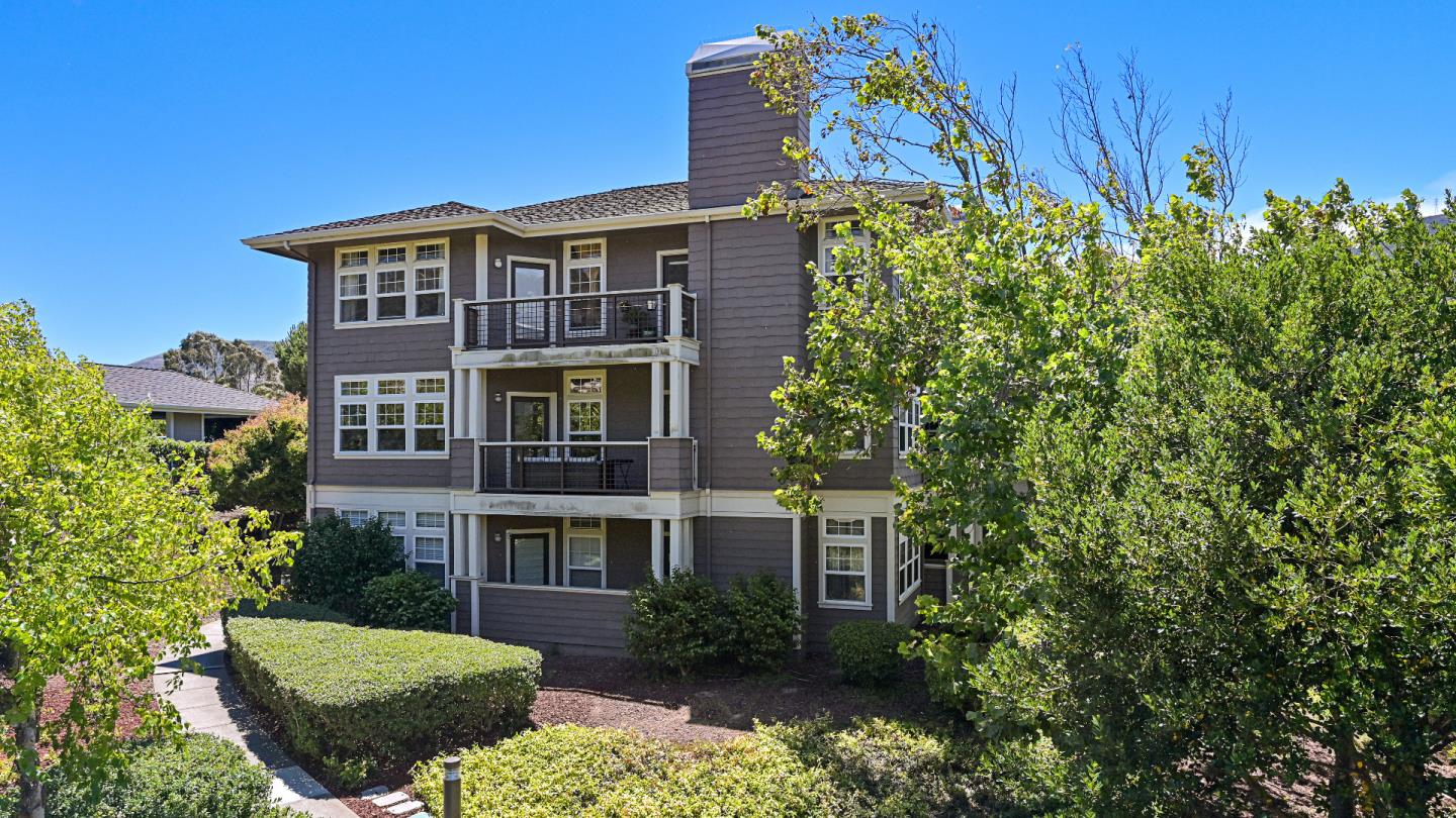 Detail Gallery Image 1 of 1 For 525 Swallowtail Ct, Brisbane,  CA 94005 - 3 Beds | 2 Baths