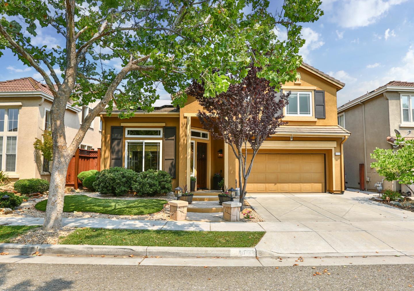 Detail Gallery Image 1 of 1 For 6730 Gentry Oaks Place Pl, San Jose,  CA 95138 - 5 Beds | 3 Baths