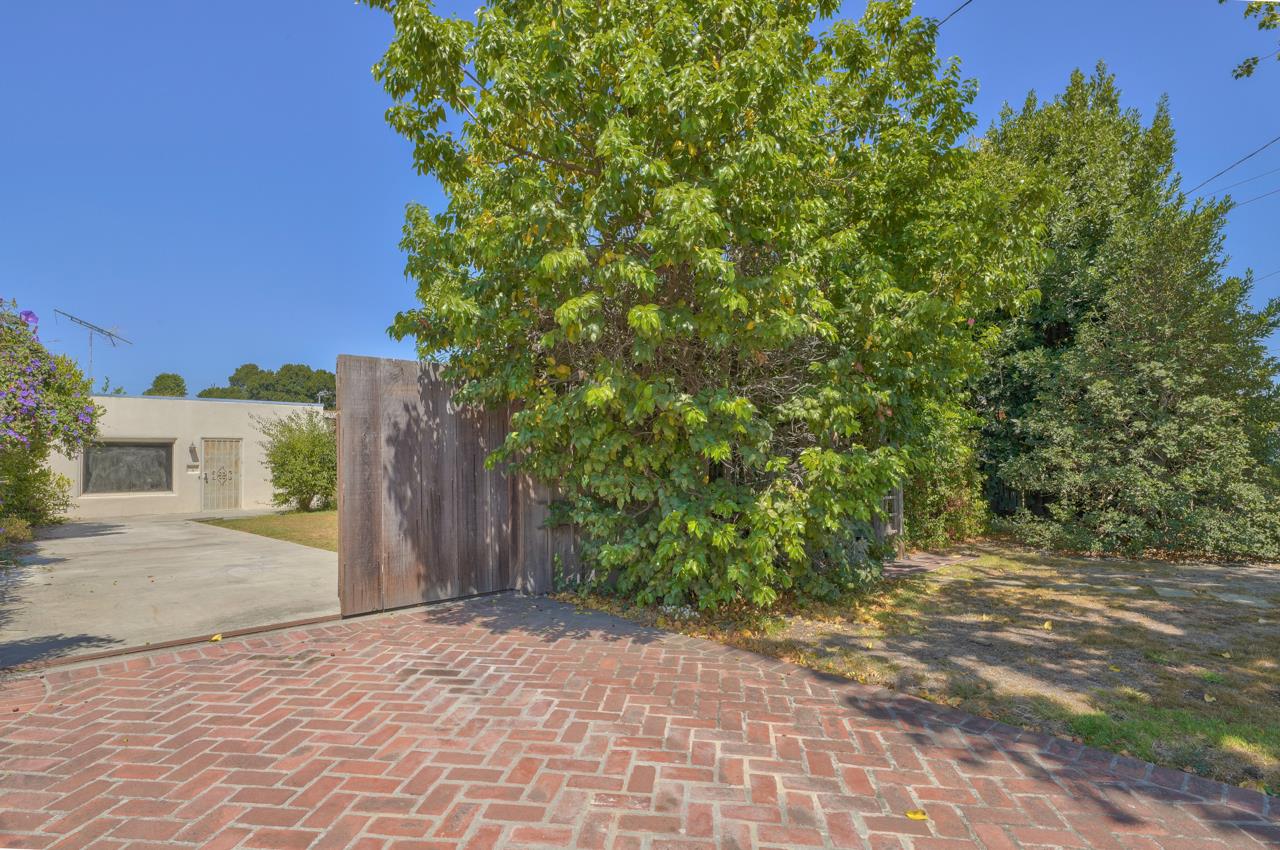 121 E Acacia St, Salinas, CA 93901 2 Beds 2 Baths (Sold