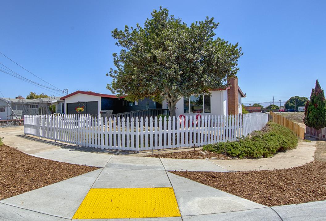Detail Gallery Image 1 of 1 For 1231 Summit Dr, Salinas,  CA 93905 - 3 Beds | 1 Baths