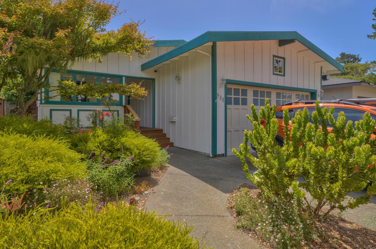 Detail Gallery Image 1 of 1 For 925 Ruth Ct, Pacific Grove,  CA 93950 - 3 Beds | 2 Baths