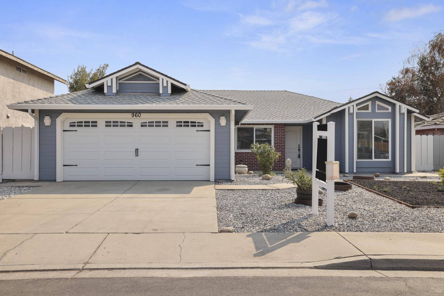 Detail Gallery Image 1 of 1 For 960 Collegeview Dr, Turlock,  CA 95382 - 3 Beds | 2 Baths