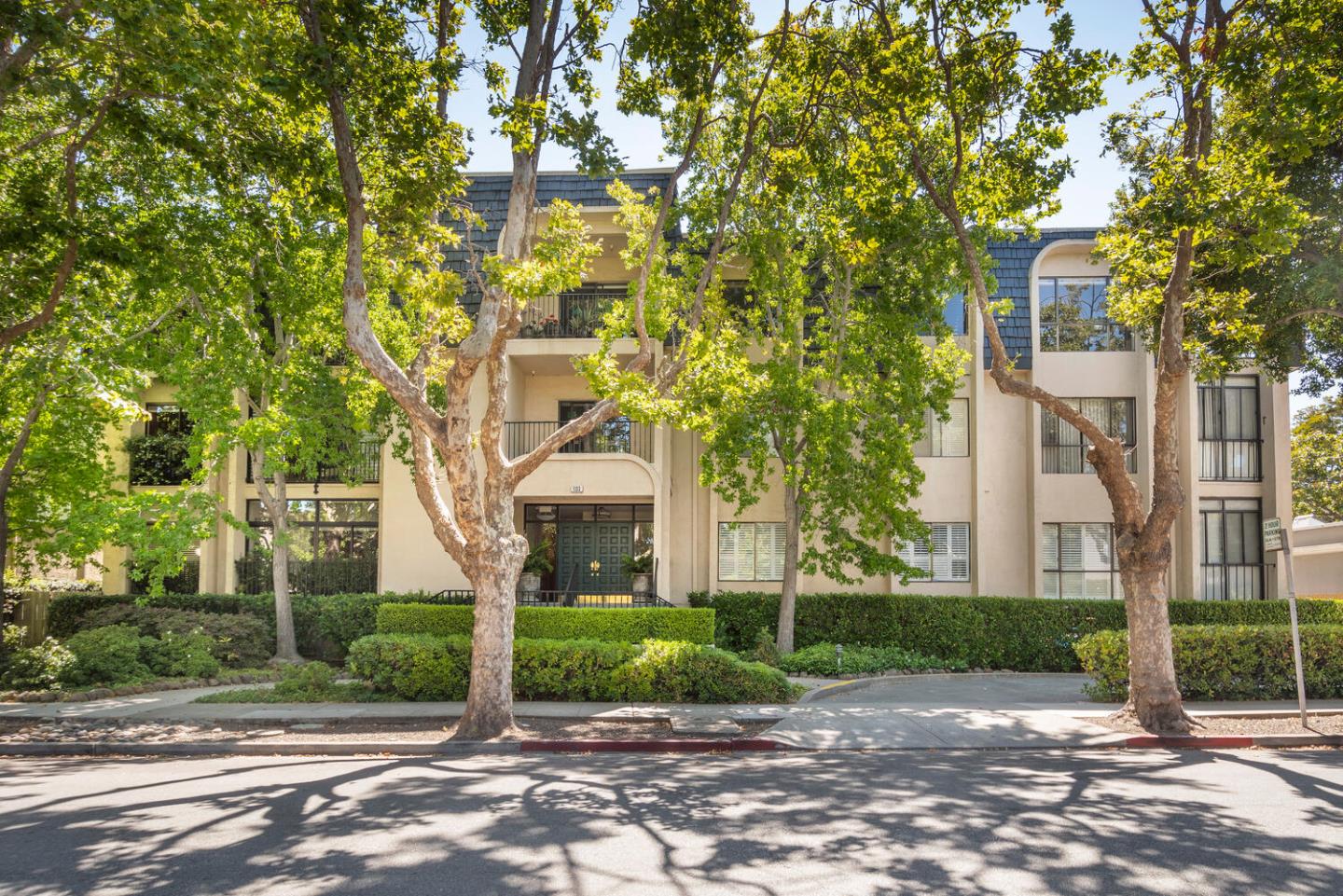 1133 Douglas Ave 101, Burlingame, CA 94010 2 Beds 2 Baths (Sold
