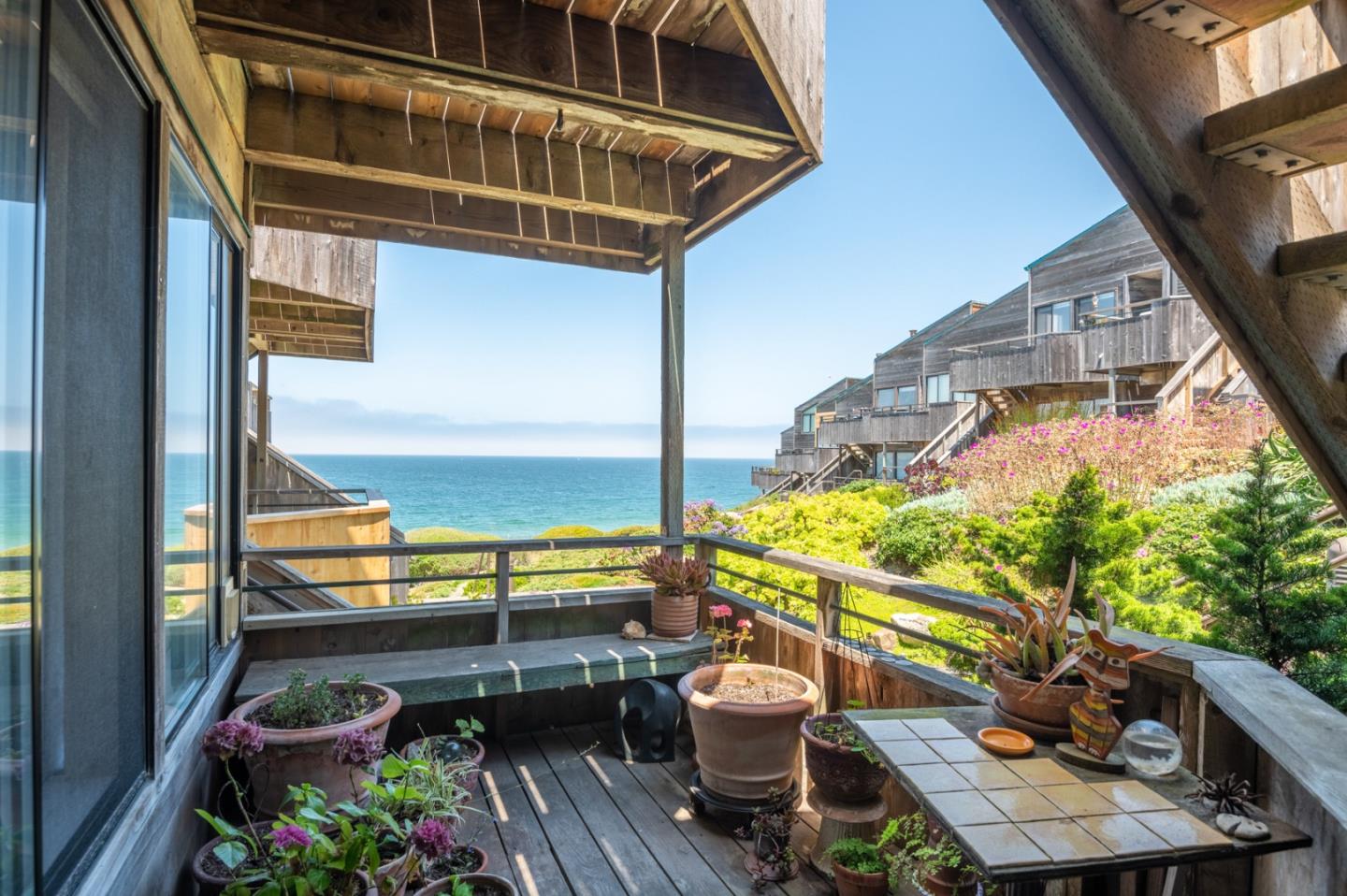 Detail Gallery Image 1 of 1 For 1 Surf Way #128,  Monterey,  CA 93940 - 1 Beds | 1 Baths