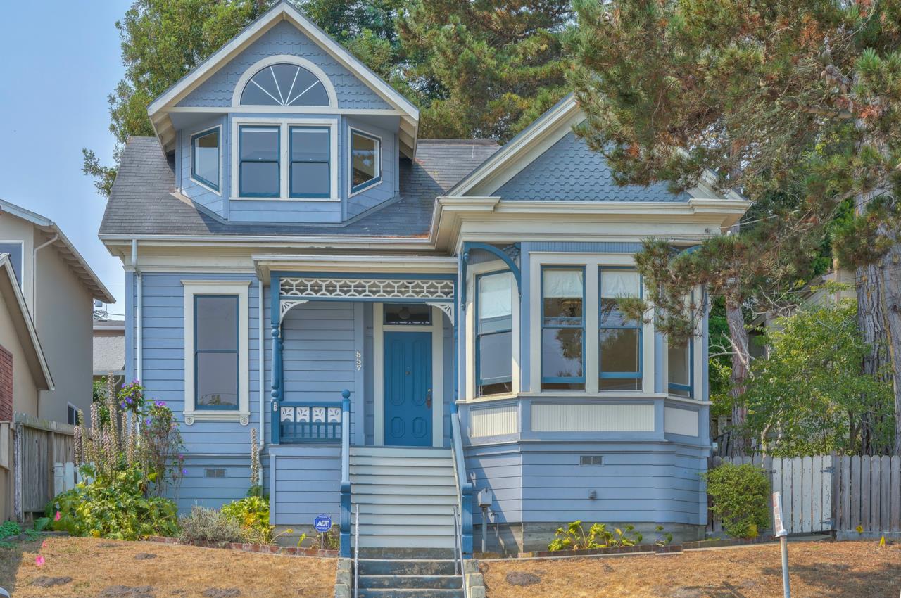 557 Hawthorne St, Monterey, CA 93940 3 Beds 2 Baths (Sold