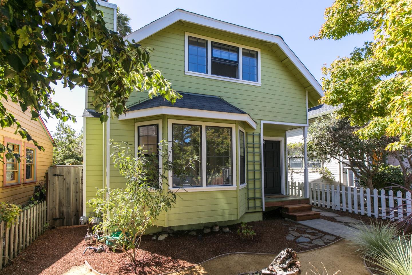 Detail Gallery Image 1 of 1 For 217 Mountain View Ave, Santa Cruz,  CA 95062 - 3 Beds | 2 Baths