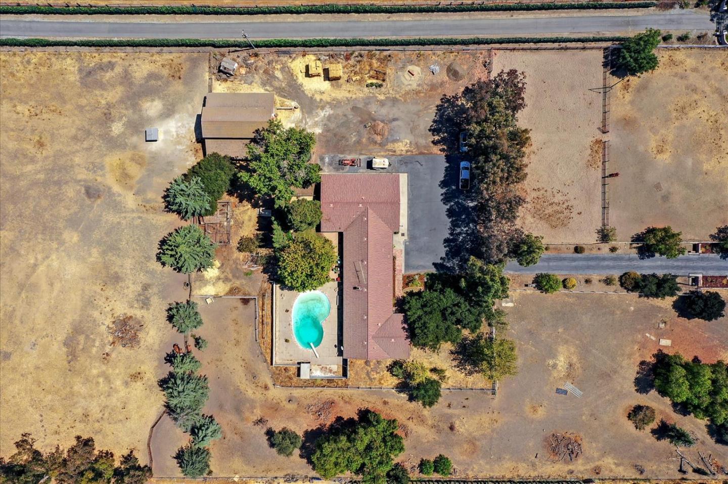 280 Lone Tree Rd, Hollister, CA 95023 3 Beds 2/1 Baths (Contingent