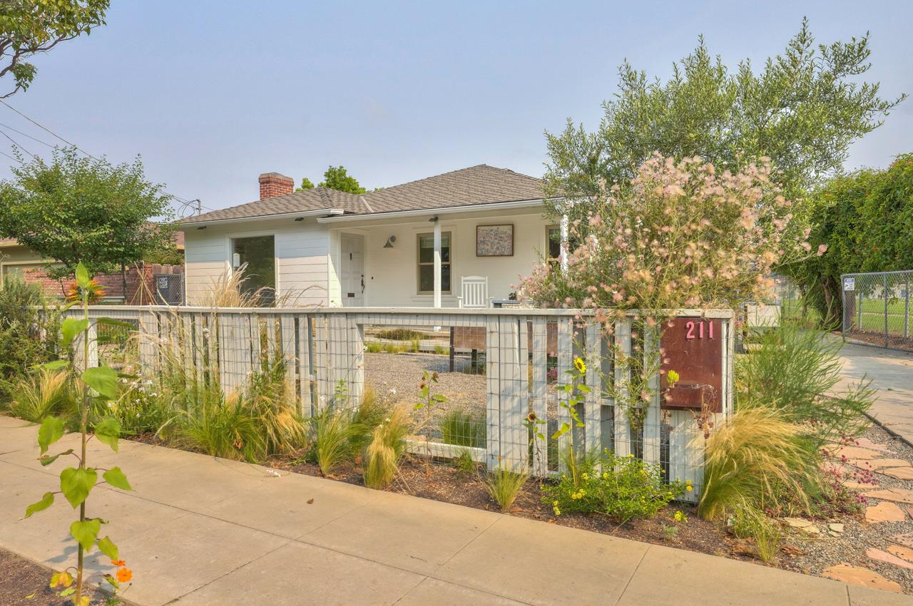 211 Riker Ter, Salinas, CA 93901 3 Beds 1 Baths (Sold) ML81859034