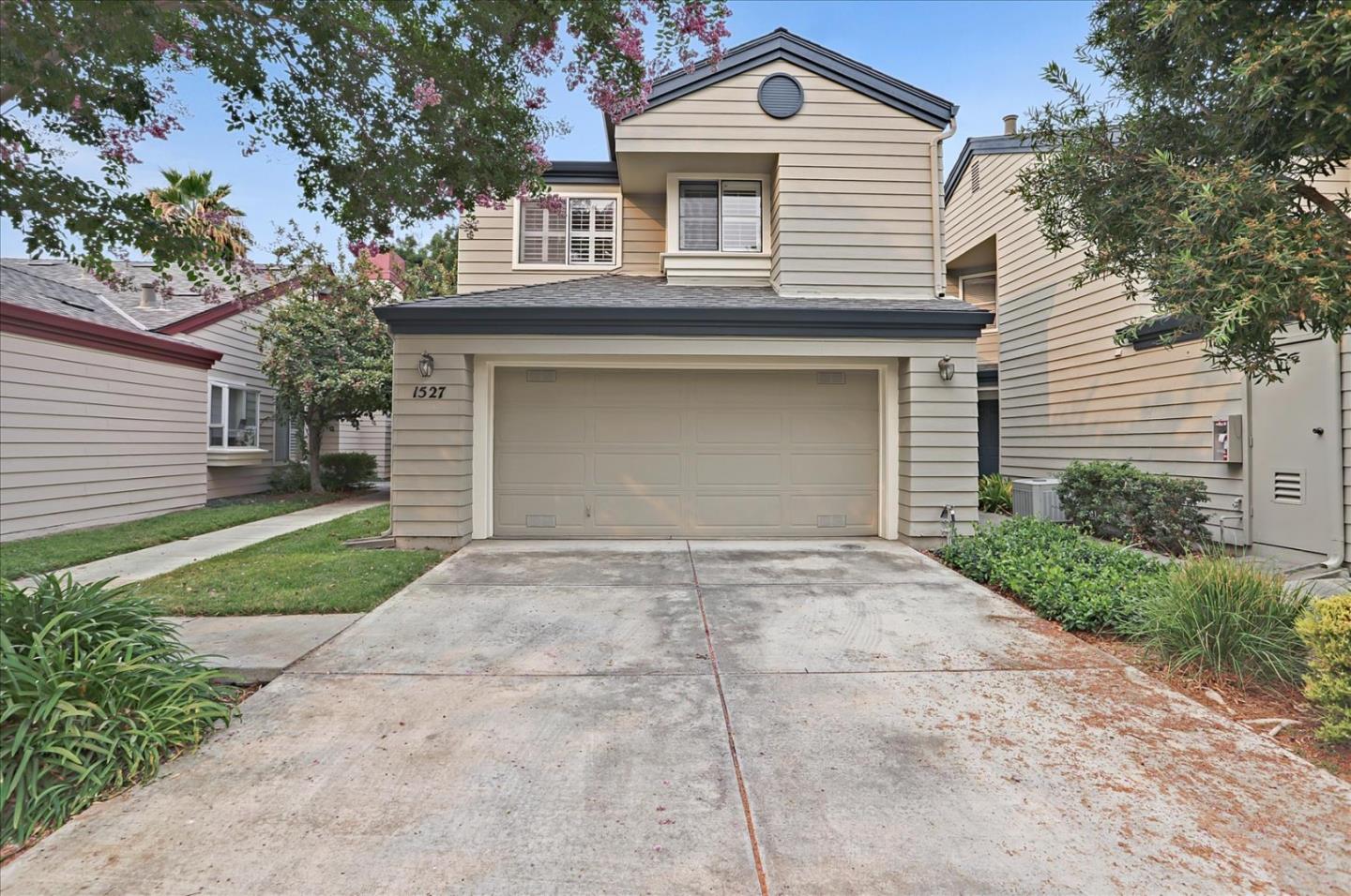 Detail Gallery Image 1 of 1 For 1527 Fairway Green Cir, San Jose,  CA 95131 - 3 Beds | 2/1 Baths