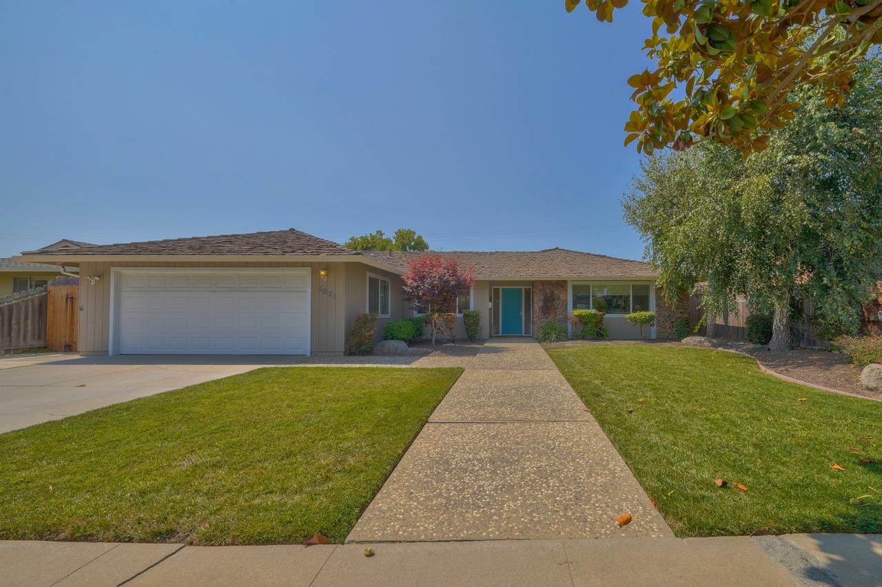1021 Briarwood Pl, Salinas, CA 93901 4 Beds 2 Baths (Sold