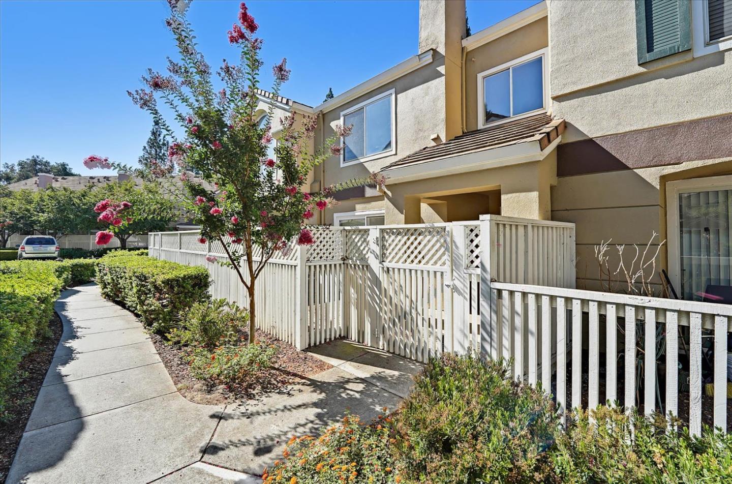 Detail Gallery Image 1 of 1 For 6921 Rodling Dr #E,  San Jose,  CA 95138 - 2 Beds | 2/1 Baths