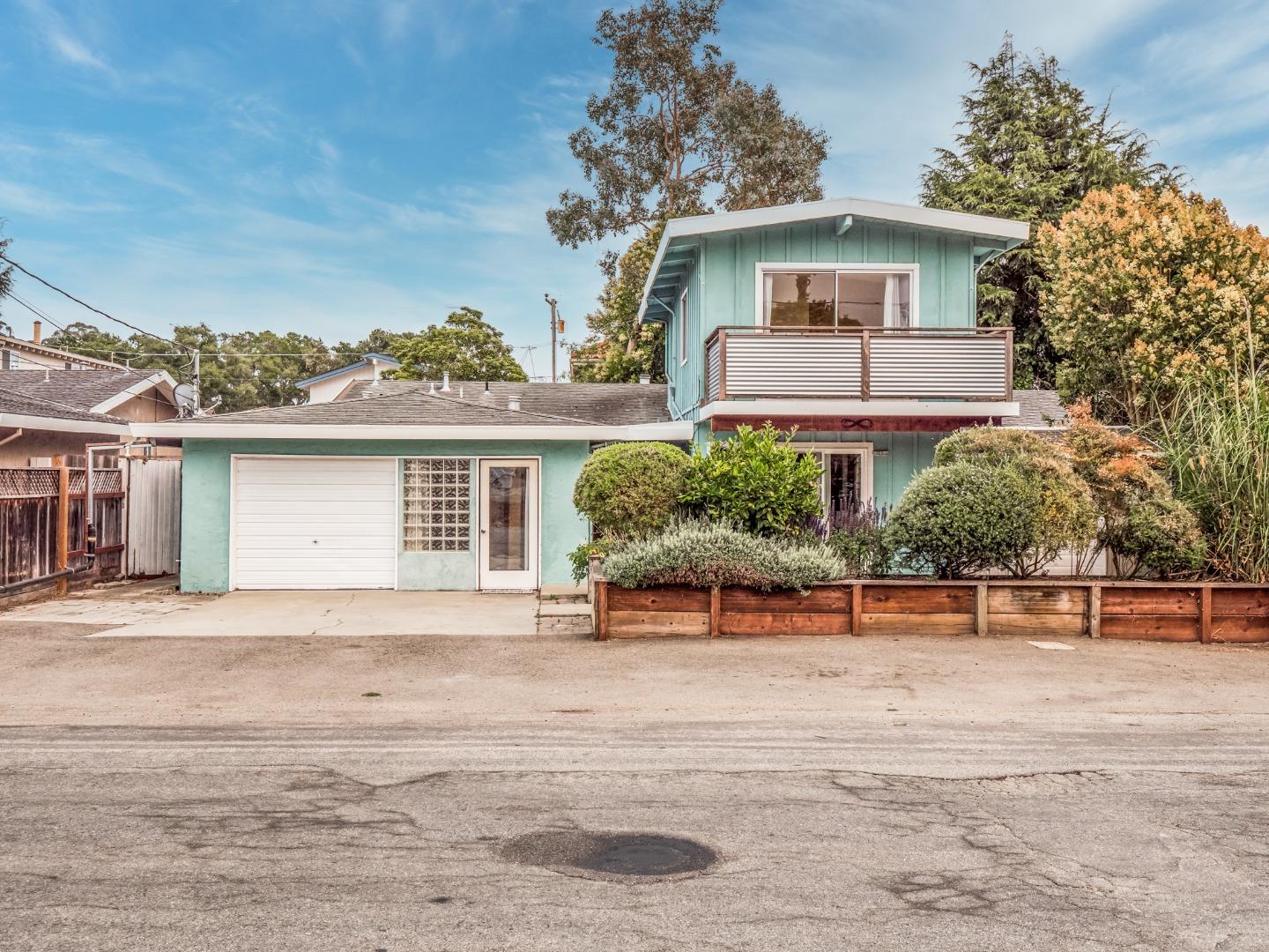 Detail Gallery Image 1 of 1 For 123 Seacliff Dr, Aptos,  CA 95003 - 4 Beds | 3 Baths