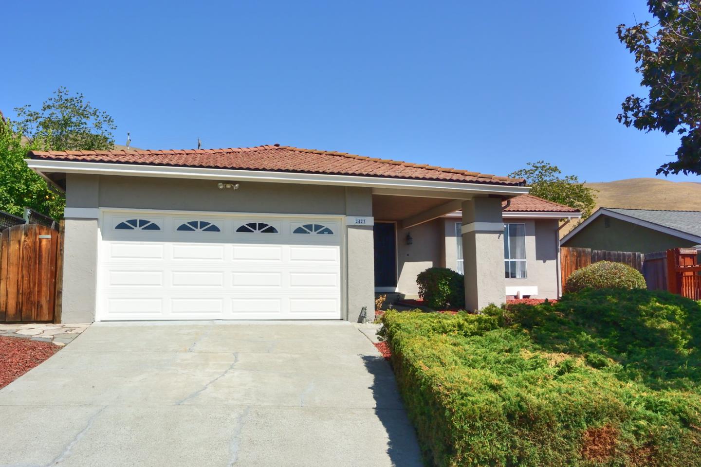 Detail Gallery Image 1 of 1 For 2427 Lacey Dr, Milpitas,  CA 95035 - 3 Beds | 2 Baths
