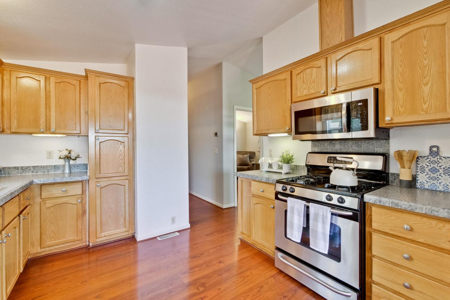 Detail Gallery Image 1 of 1 For 2053 E Bayshore #37,  Redwood City,  CA 94063 - 3 Beds | 2 Baths