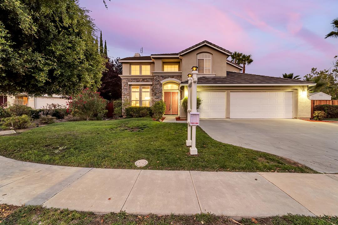 Detail Gallery Image 1 of 1 For 2237 Quail Bluff Ct, San Jose,  CA 95121 - 5 Beds | 3 Baths