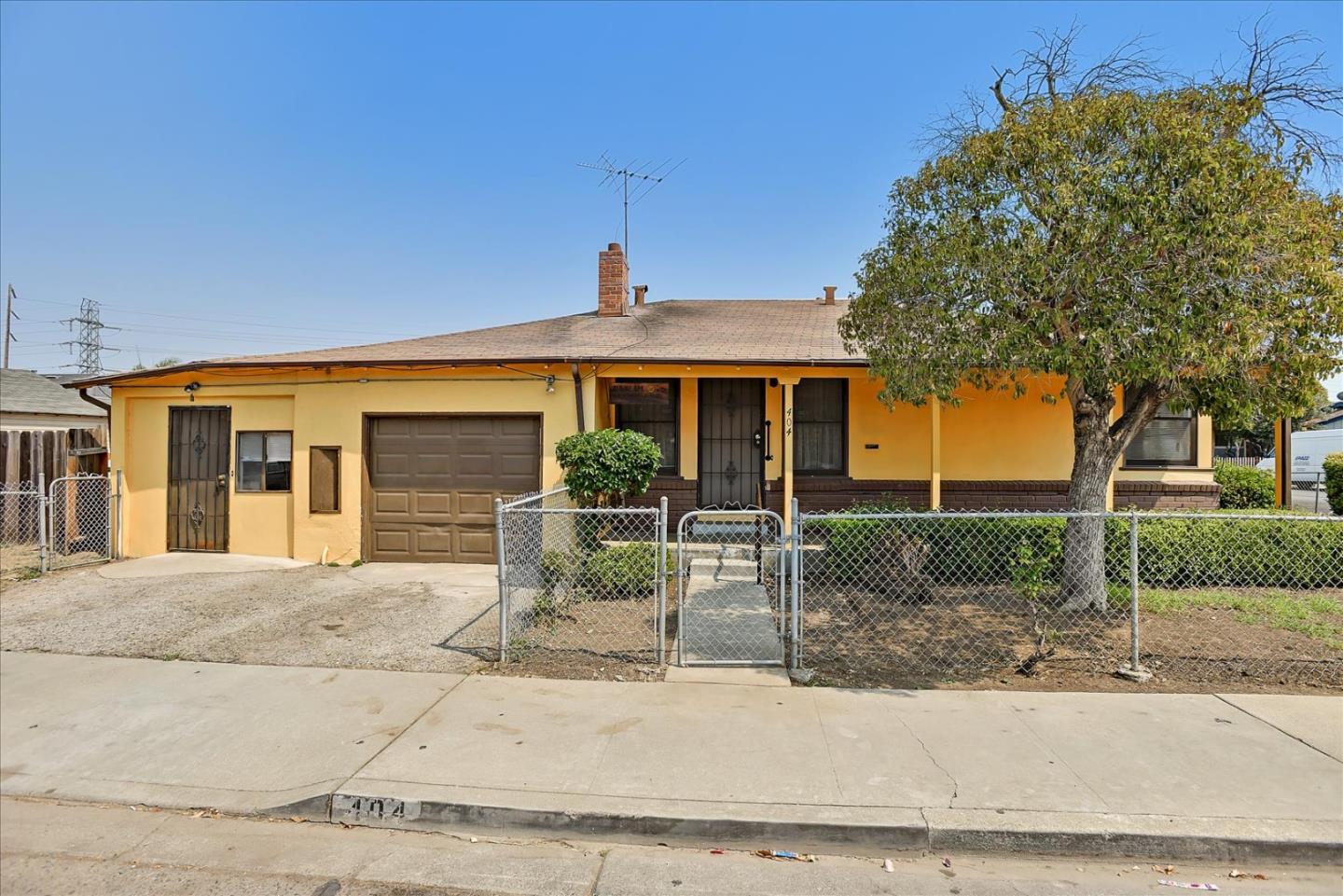 Detail Gallery Image 1 of 1 For 404 Daisy Ln, East Palo Alto,  CA 94303 - 3 Beds | 1 Baths
