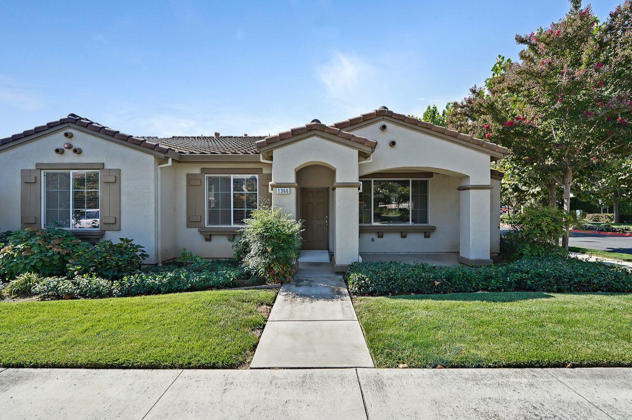 Detail Gallery Image 1 of 1 For 1366 White Oak Pl, Gilroy,  CA 95020 - 2 Beds | 2 Baths