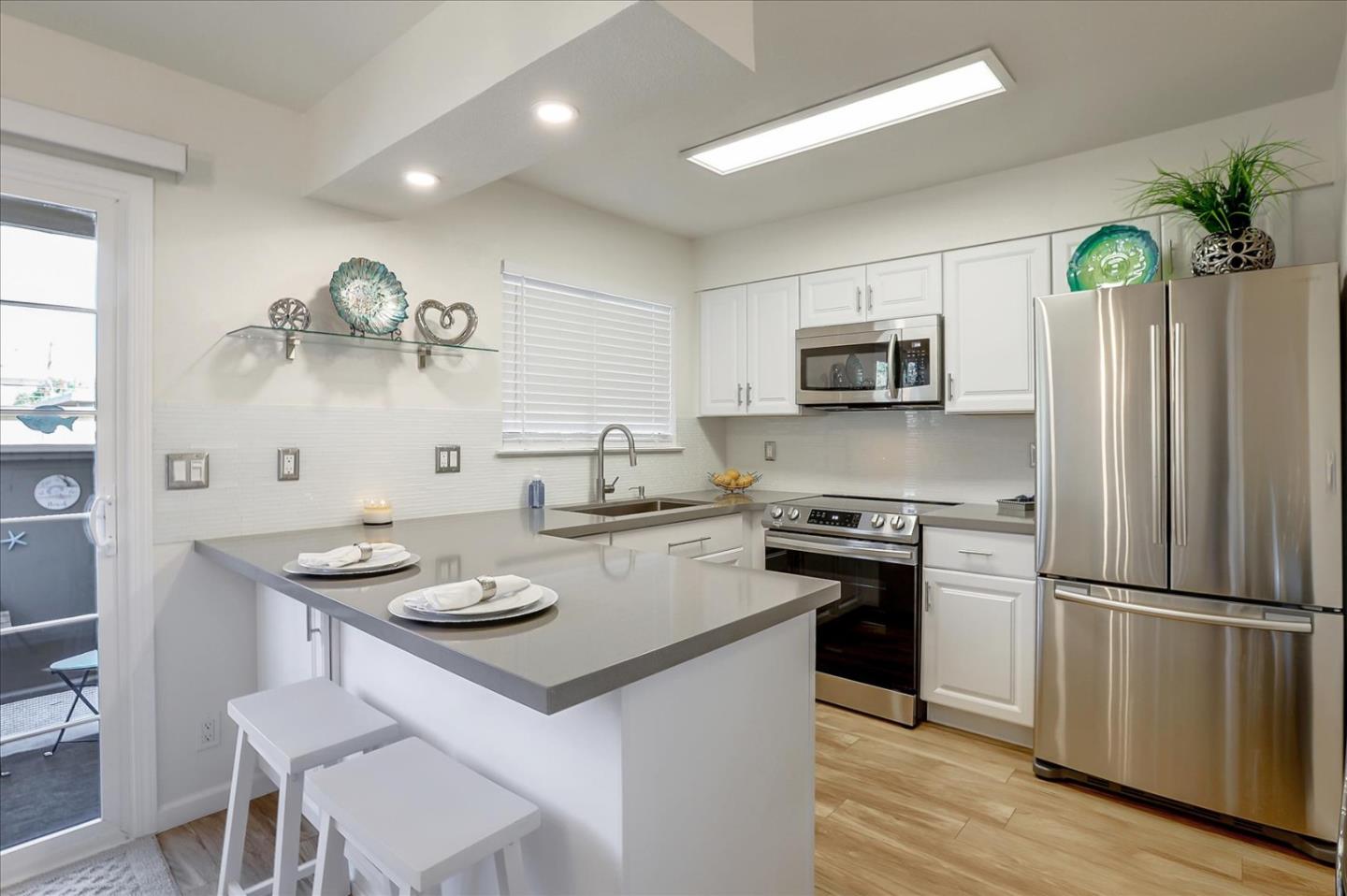 Detail Gallery Image 1 of 1 For 348 S Willard Ave, San Jose,  CA 95126 - 2 Beds | 2/1 Baths