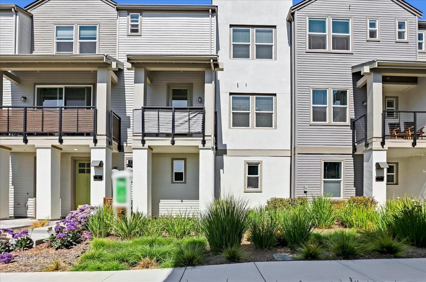 Detail Gallery Image 1 of 1 For 915 Cotati Ter #6,  Sunnyvale,  CA 94085 - 2 Beds | 2/1 Baths