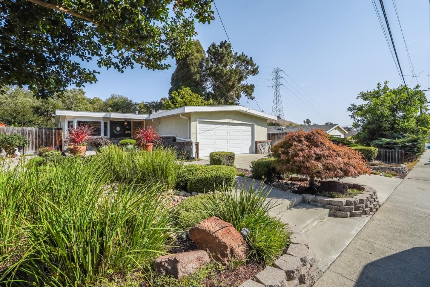Detail Gallery Image 1 of 1 For 1789 Sarah Dr, Pinole,  CA 94564 - 3 Beds | 2 Baths