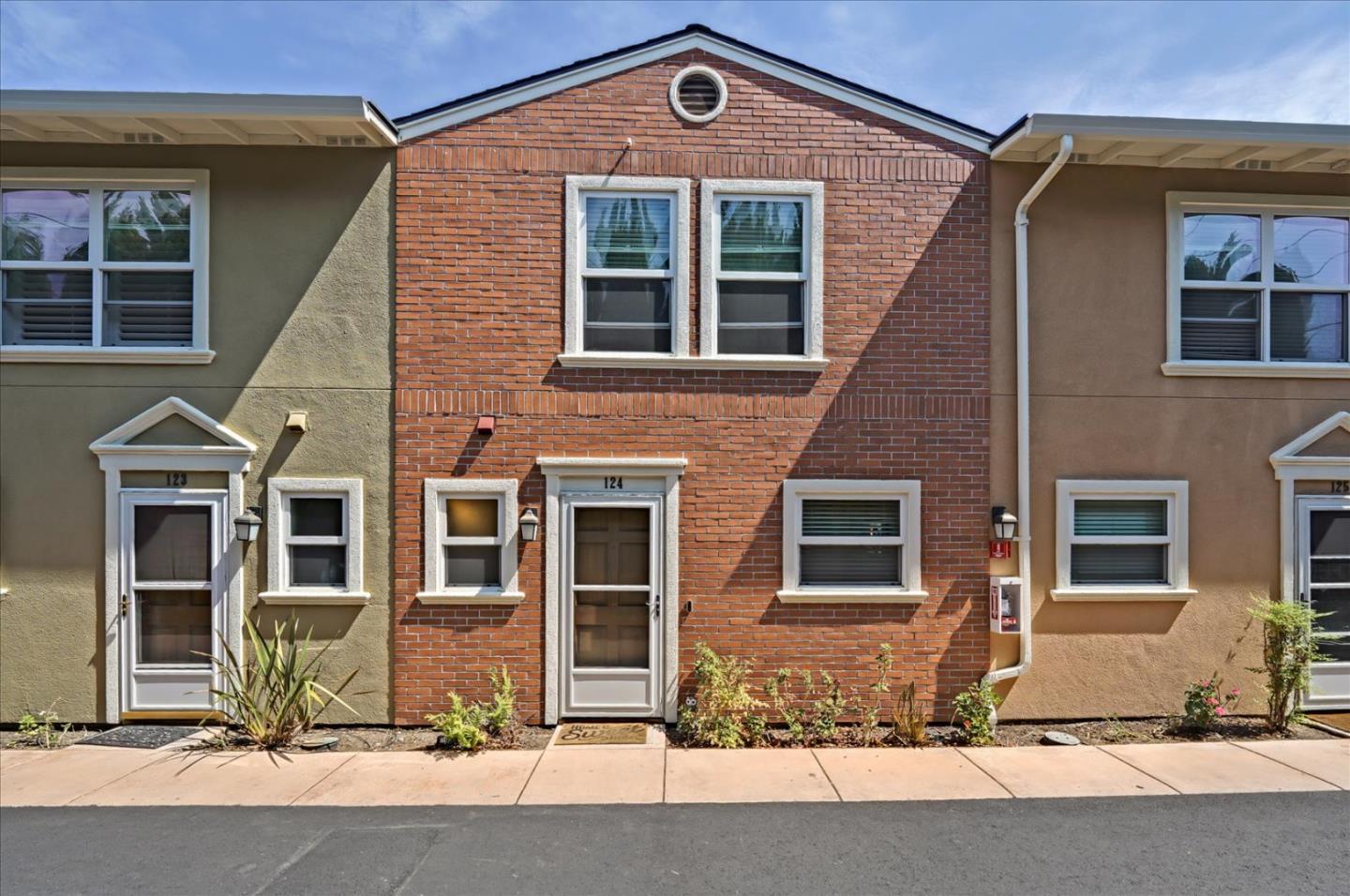 Detail Gallery Image 1 of 1 For 857 Carlisle Way #124,  Sunnyvale,  CA 94087 - 2 Beds | 2/1 Baths