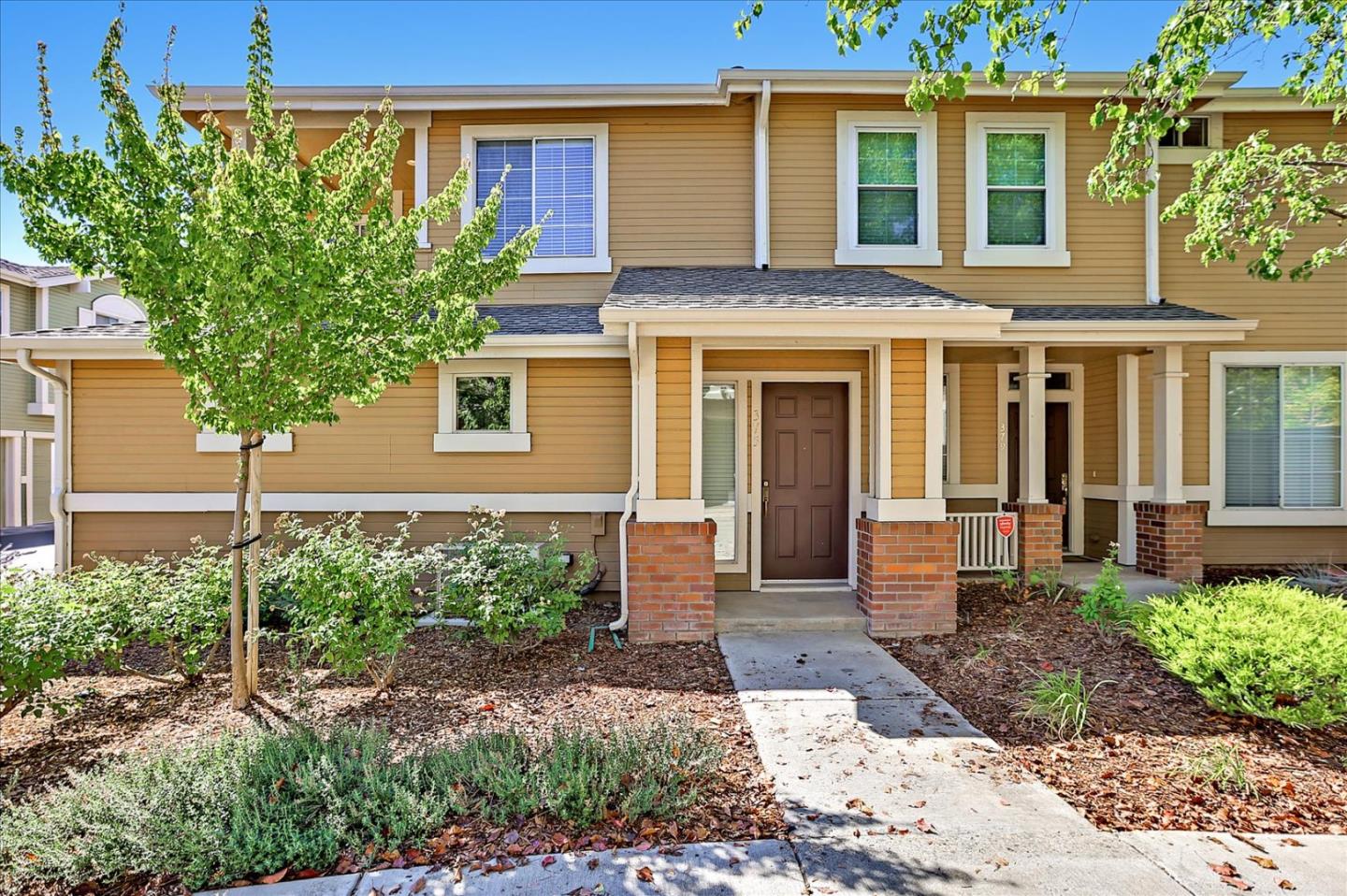 Detail Gallery Image 1 of 1 For 375 Kincora, San Jose,  CA 95136 - 2 Beds | 2 Baths