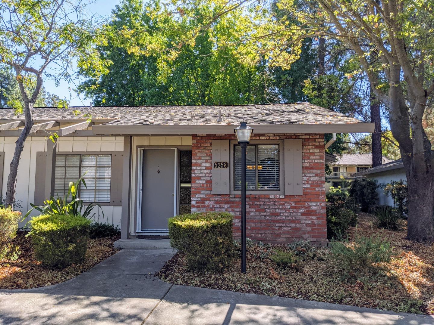 Detail Gallery Image 1 of 1 For 5258 Cribari Hts, San Jose,  CA 95135 - 2 Beds | 1 Baths