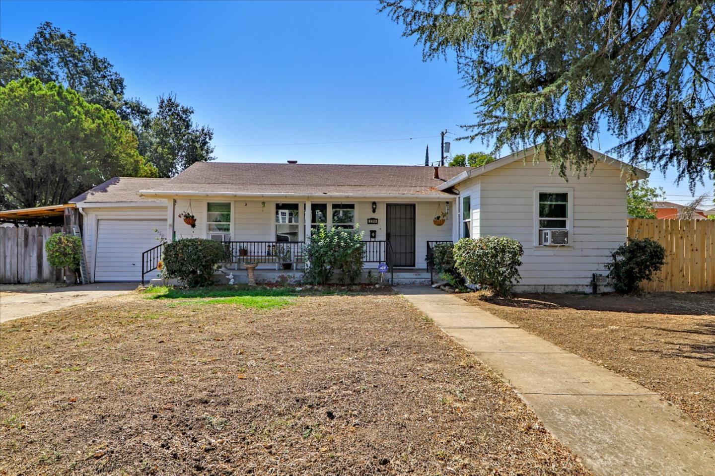Detail Gallery Image 1 of 1 For 2316 E Acacia St, Stockton,  CA 95205 - 3 Beds | 1 Baths