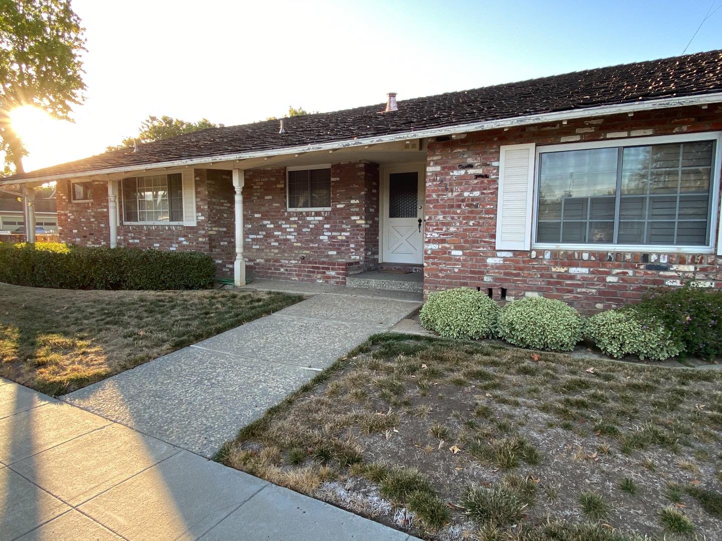 Detail Gallery Image 1 of 1 For 1461 Cherry Garden Ln, San Jose,  CA 95125 - 4 Beds | 2/1 Baths