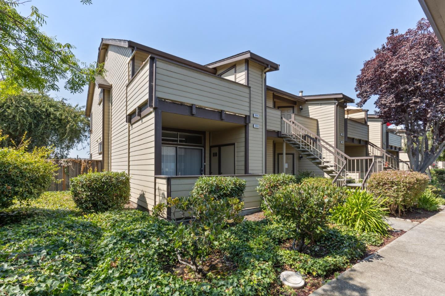 Detail Gallery Image 1 of 1 For 3895 Yorkshire St #16,  San Leandro,  CA 94578 - 2 Beds | 2 Baths