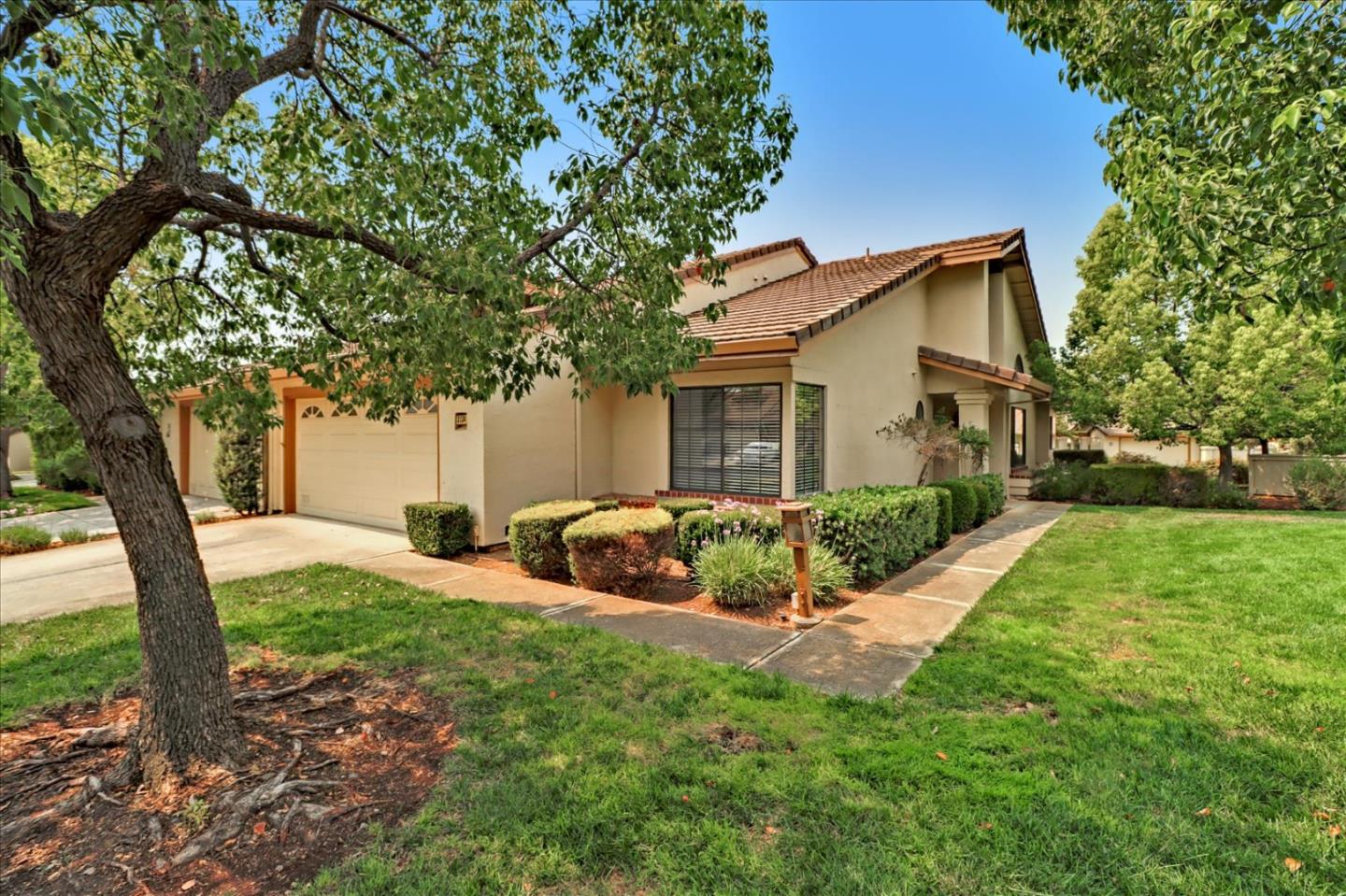 Detail Gallery Image 1 of 1 For 3134 Lake Garda Dr, San Jose,  CA 95135 - 2 Beds | 2 Baths