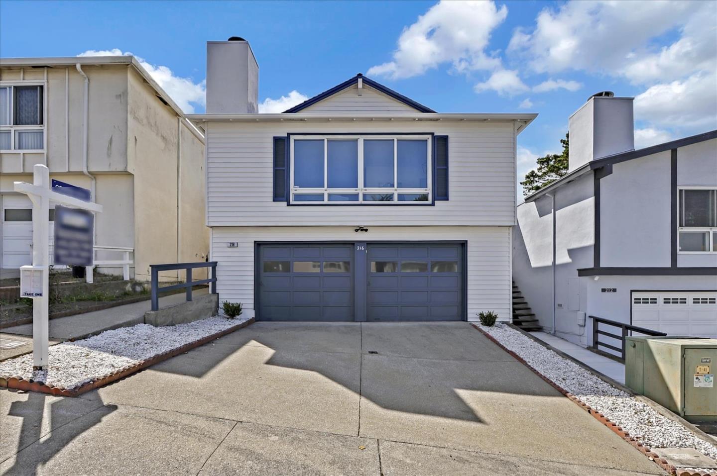 Detail Gallery Image 1 of 1 For 216 Morton Dr, Daly City,  CA 94015 - 3 Beds | 2 Baths