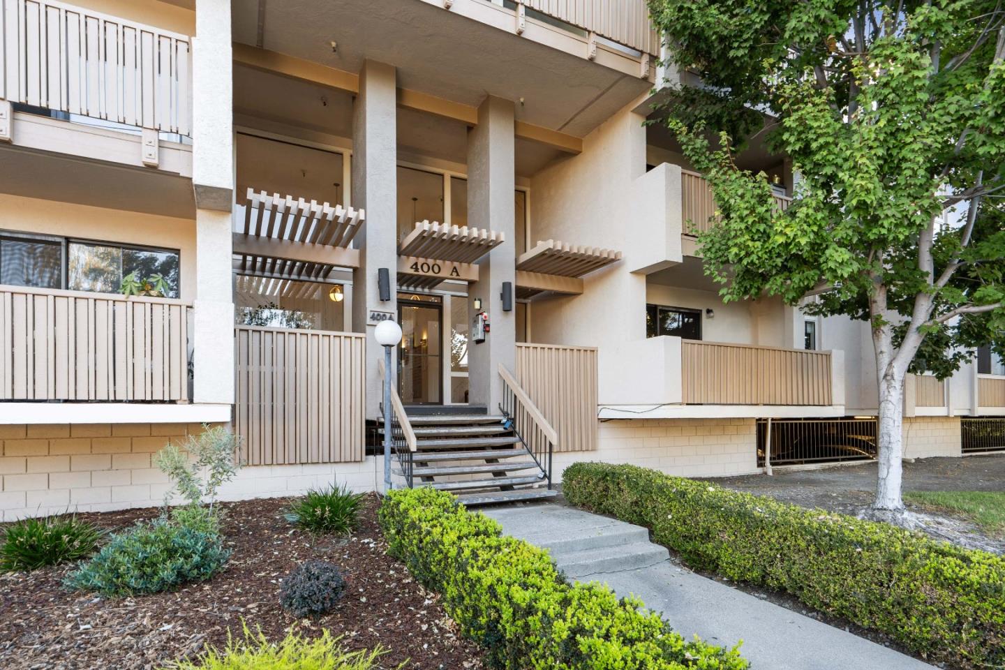 Detail Gallery Image 1 of 1 For 400 Ortega Ave #107,  Mountain View,  CA 94040 - 3 Beds | 2 Baths