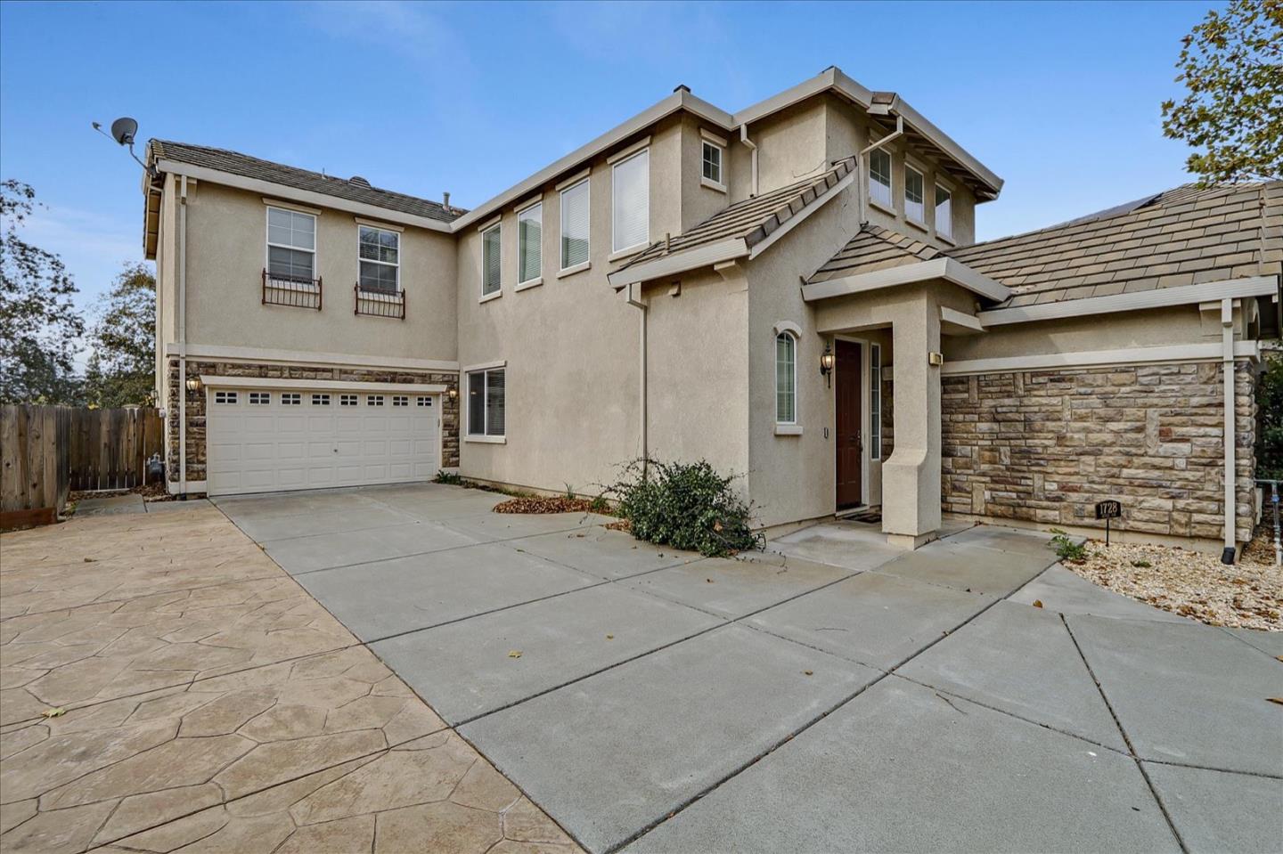 Detail Gallery Image 1 of 1 For 1728 Dover Cir, Suisun City,  CA 94585 - 4 Beds | 3/1 Baths