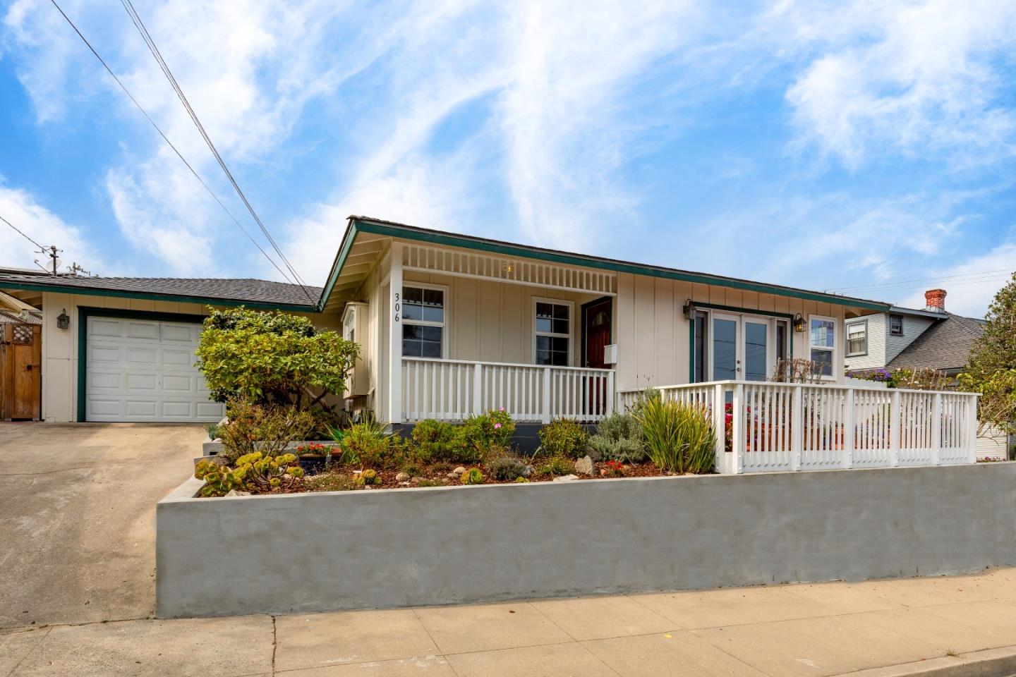 Detail Gallery Image 1 of 1 For 306 Congress Ave, Pacific Grove,  CA 93950 - 3 Beds | 1 Baths